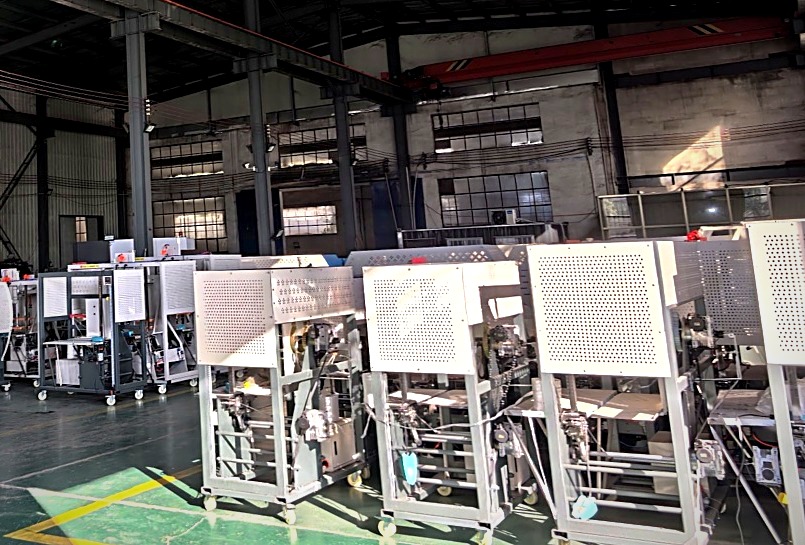 Reggiatrici Kaige allineate in laboratorio